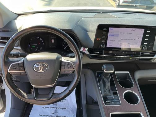 2021 Toyota Sienna XLE 8 Passenger