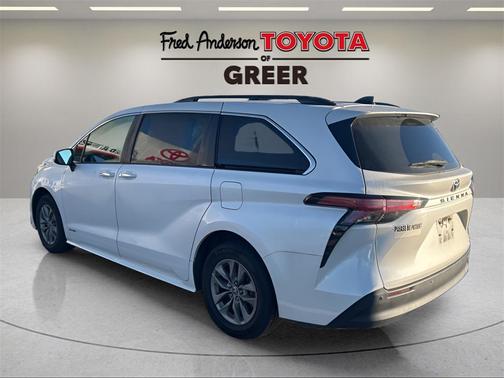 2021 Toyota Sienna XLE 8 Passenger