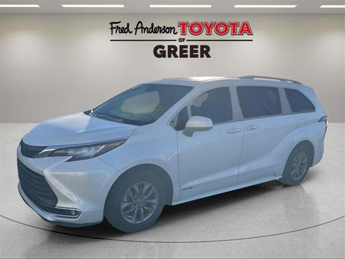 2021 Toyota Sienna XLE 8 Passenger