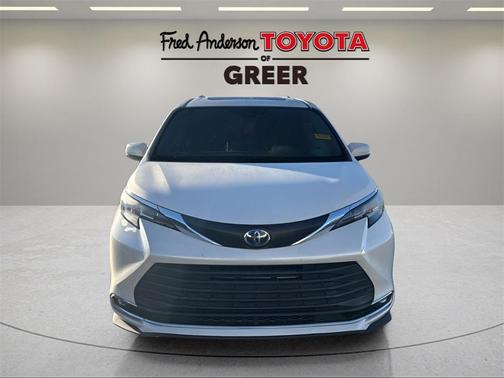 2021 Toyota Sienna XLE 8 Passenger