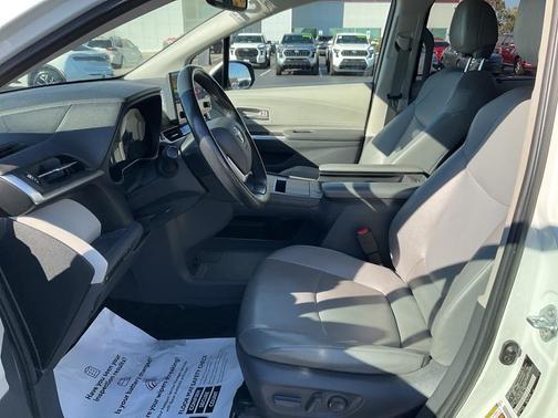 2021 Toyota Sienna XLE 8 Passenger