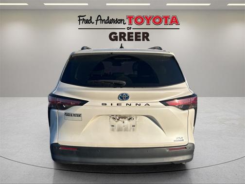2021 Toyota Sienna XLE 8 Passenger