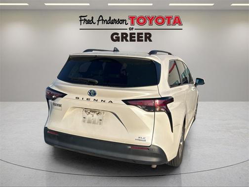 2021 Toyota Sienna XLE 8 Passenger