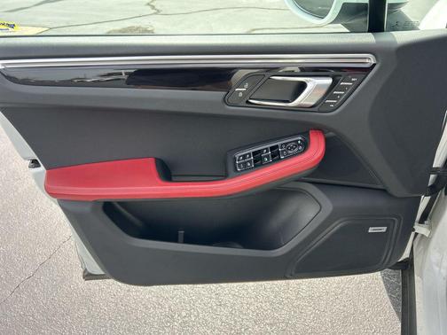 White 2021 Porsche Macan Macan