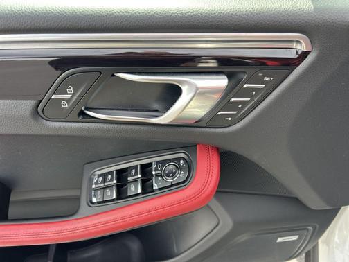 White 2021 Porsche Macan Macan