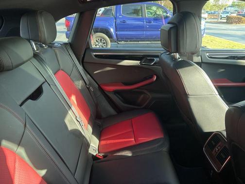 2021 Porsche Macan Macan