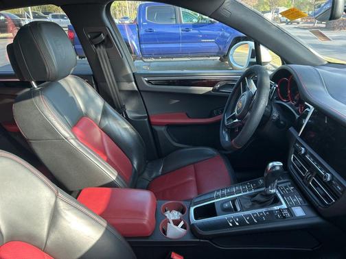 2021 Porsche Macan Macan