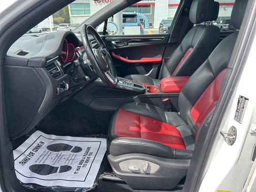 White 2021 Porsche Macan Macan