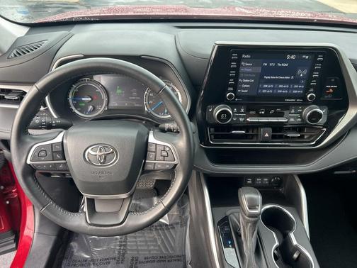 2022 Toyota Highlander Hybrid XLE