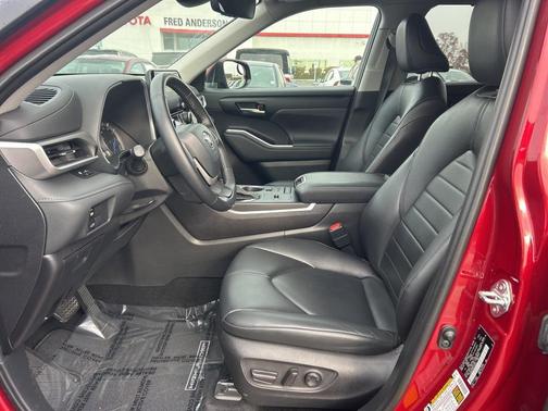 2022 Toyota Highlander Hybrid XLE