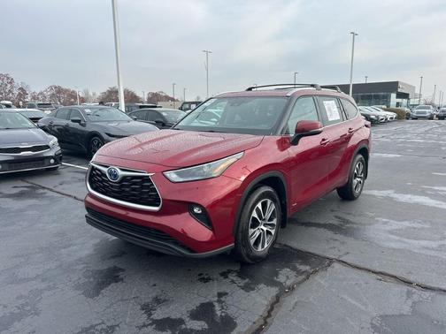2022 Toyota Highlander Hybrid XLE