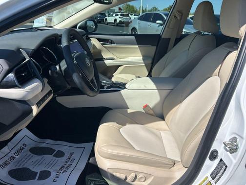 2020 Toyota Camry Hybrid XLE