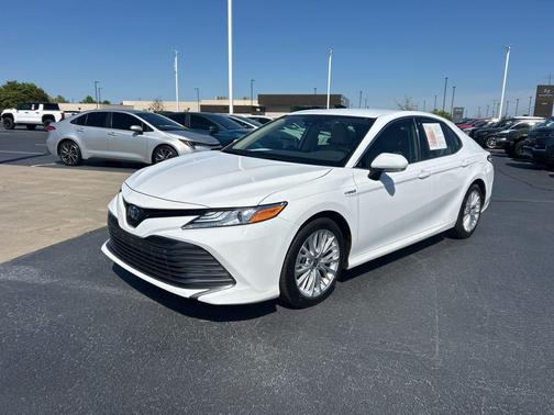 2020 Toyota Camry Hybrid XLE
