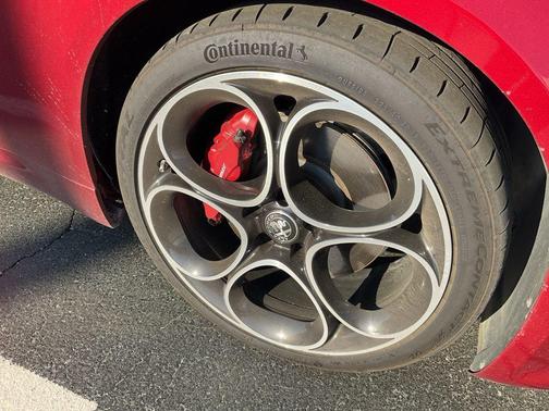 Rosso Etna 2023 Alfa Romeo Giulia Veloce RWD