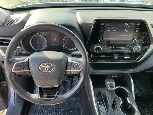 2021 Toyota Highlander LE