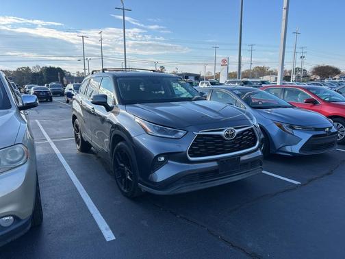 2021 Toyota Highlander LE