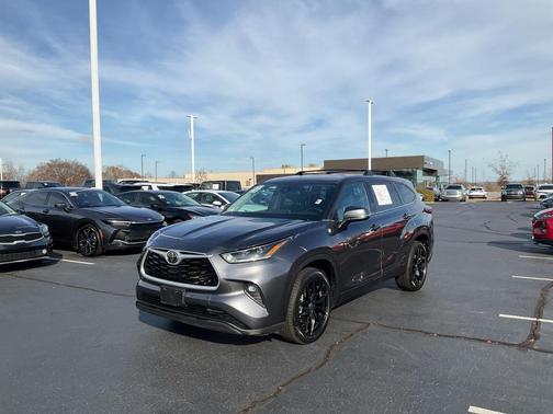 2021 Toyota Highlander LE