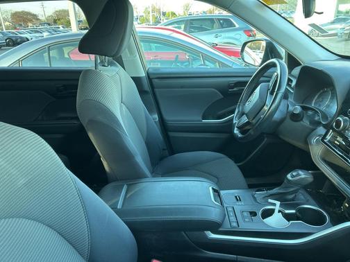 2021 Toyota Highlander LE