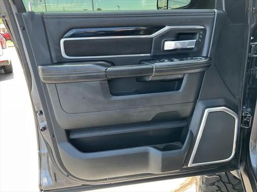 2022 RAM 2500 Laramie Crew Cab 4x4 6'4' Box