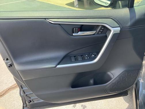 2020 Toyota RAV4 Hybrid SE
