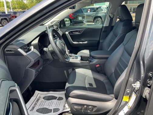 2020 Toyota RAV4 Hybrid SE