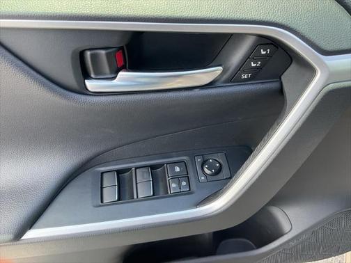 2020 Toyota RAV4 Hybrid SE