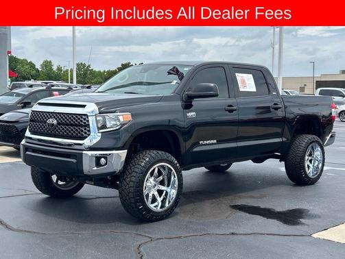 Midnight Black Metallic 2019 Toyota Tundra SR5