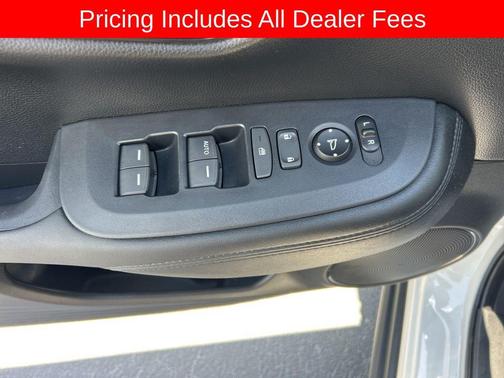 Platinum White Pearl 2025 Honda HR-V LX