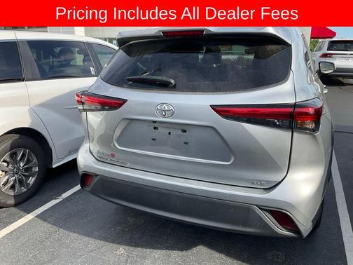 Celestial Silver Metallic 2023 Toyota Highlander XLE