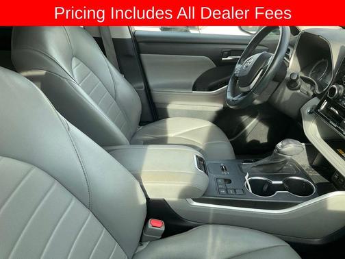 Celestial Silver Metallic 2023 Toyota Highlander XLE