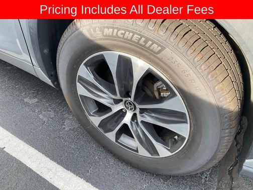 Celestial Silver Metallic 2023 Toyota Highlander XLE