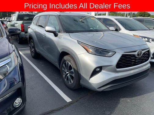 Celestial Silver Metallic 2023 Toyota Highlander XLE
