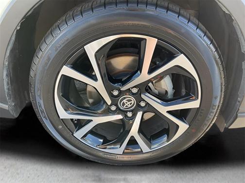 2021 Toyota C-HR XLE