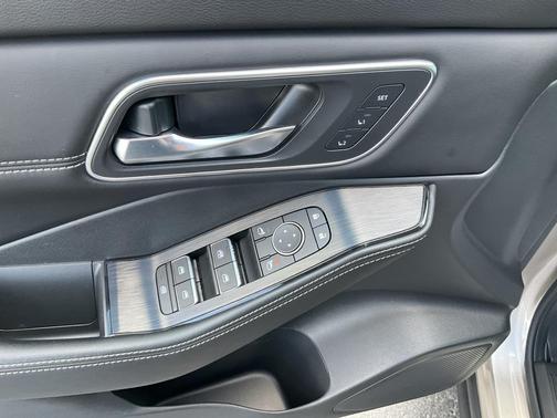 2024 Nissan Rogue Platinum