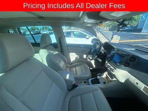 Wild Cherry Metallic 2016 Volkswagen Tiguan SE