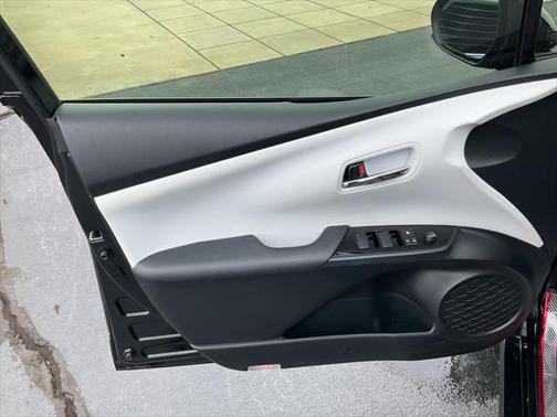 2022 Toyota Prius L