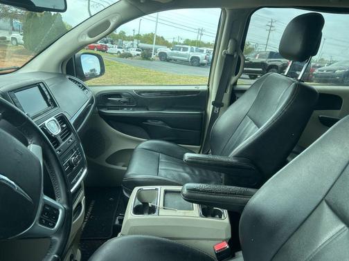 2013 Chrysler Town & Country Touring