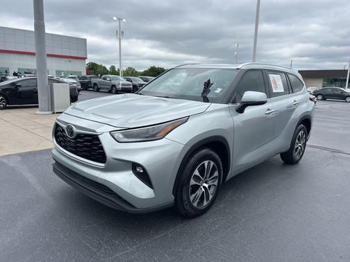 Celestial Silver Metallic 2021 Toyota Highlander XLE