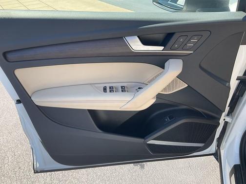 2023 Audi Q5 40 Premium Plus