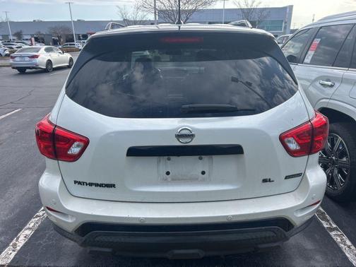 2018 Nissan Pathfinder SL