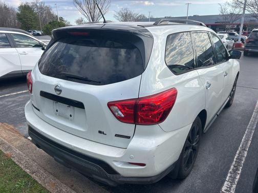 2018 Nissan Pathfinder SL