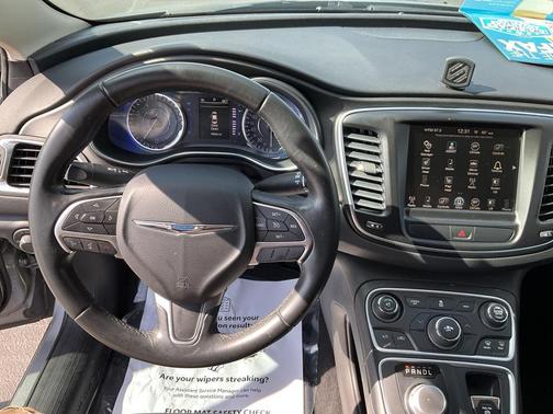 2017 Chrysler 200 Limited