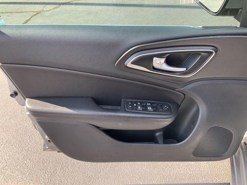 2017 Chrysler 200 Limited