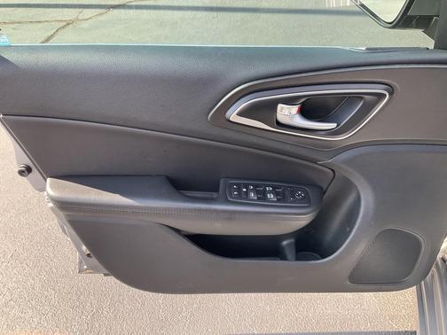 2017 Chrysler 200 Limited