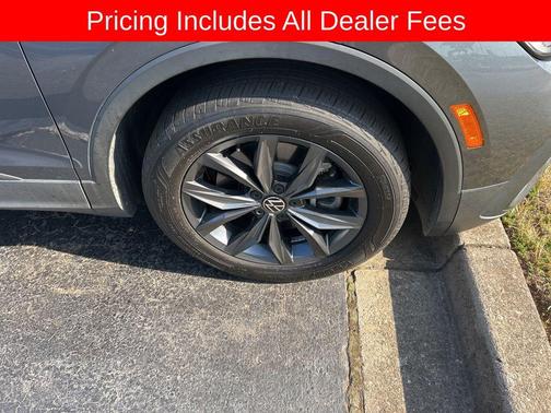 Platinum Gray Metallic 2022 Volkswagen Tiguan 2.0T SE
