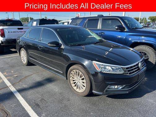 Black Uni 2016 Volkswagen Passat 1.8T SE
