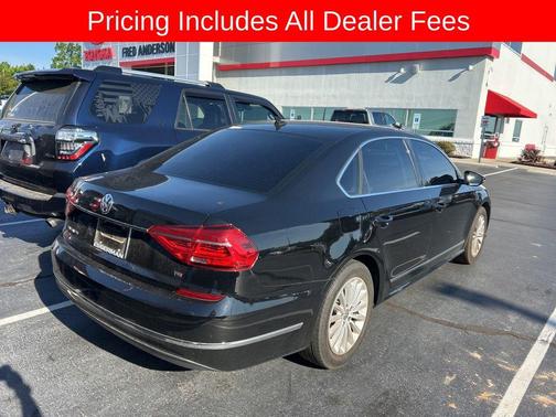 Black Uni 2016 Volkswagen Passat 1.8T SE