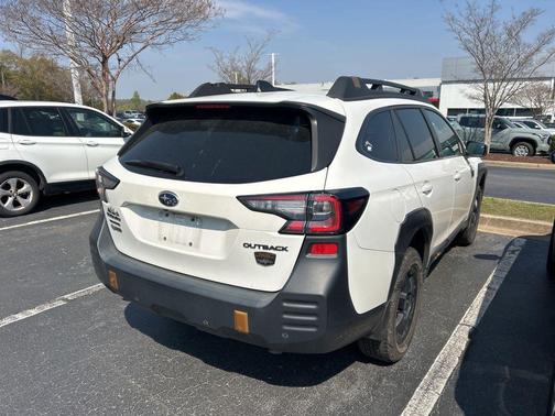 Crystal White Pearl 2022 Subaru Outback Wilderness