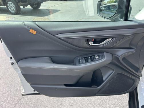 Crystal White Pearl 2022 Subaru Outback Wilderness