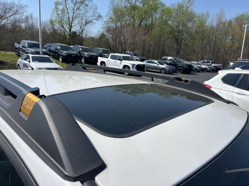 Crystal White Pearl 2022 Subaru Outback Wilderness